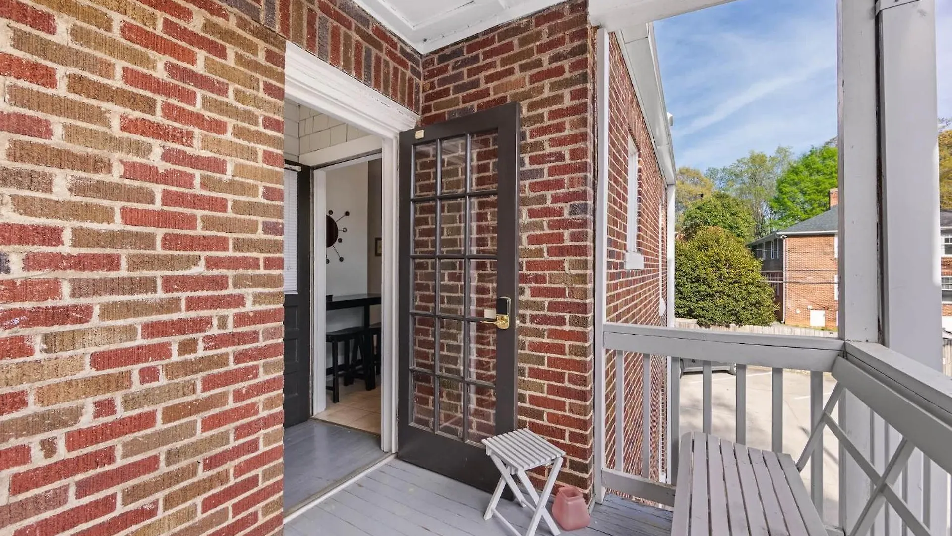 Holiday home Bright And Restful 2Br Near Uptown With Balcony Villa Charlotte