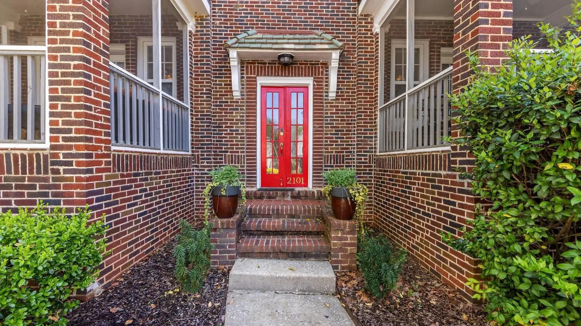 Bright And Restful 2Br Near Uptown With Balcony Villa Charlotte Holiday home